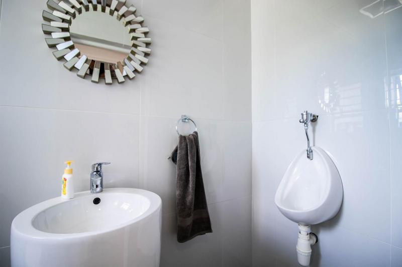 5 Bedroom Property for Sale in Myburgh Park Western Cape